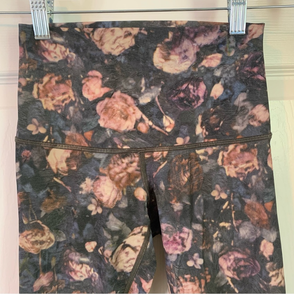 Lululemon Wunder Under High-Rise Floral Leggings, size 2 - Picture 4 of 10